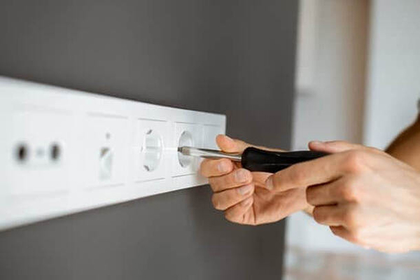 SOCKETS & SWITCHES